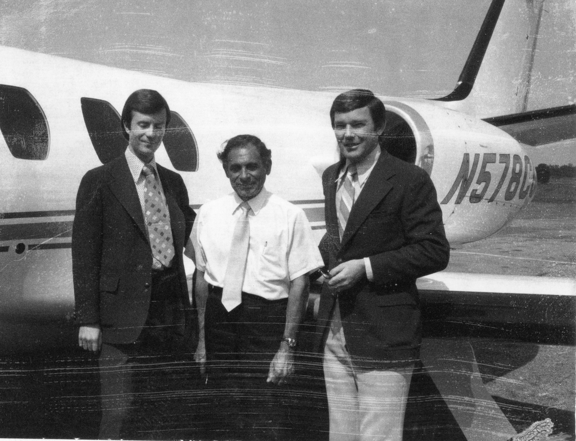 Tony Riccio and two unknown people standing next to a Cessna Citation 500.